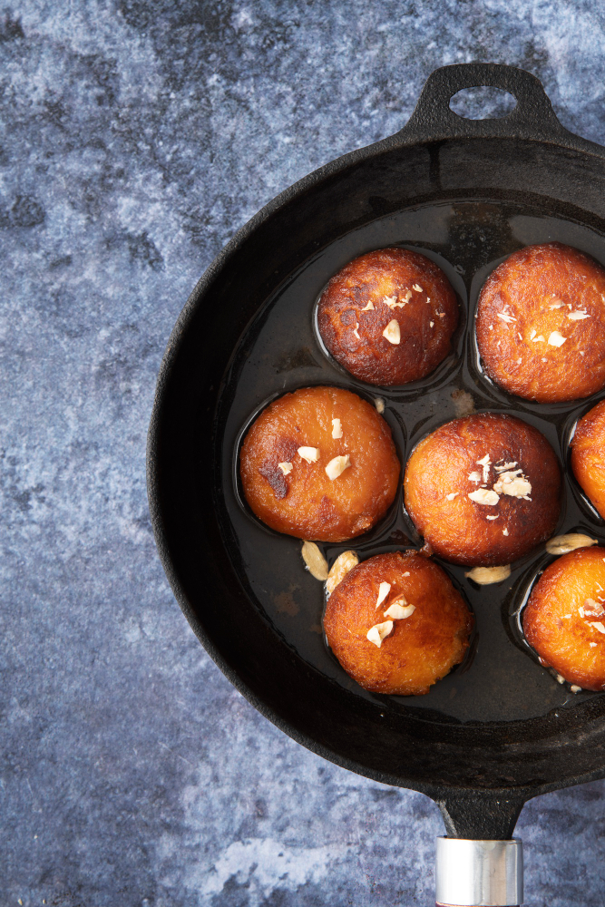 gulab-jamun-traditional-indian-dessert
